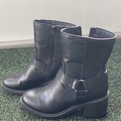 Women’s Boots Size 9