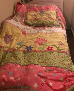 Floral Twin Bed Quilt 