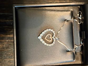 Women’s   Double-Heart  Diamomd Pendant and Nuckka