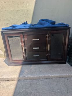Entertainment cabinet