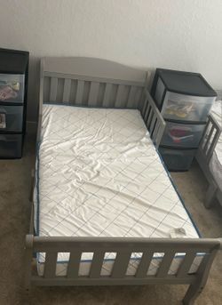 Toddler bed