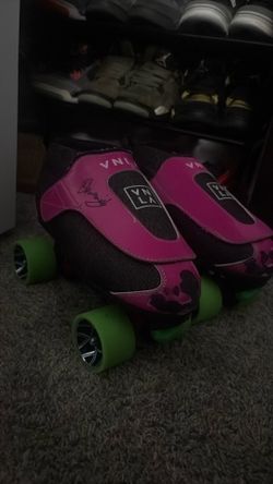 Size 8 vnla new wheels used once signed by Dawson-ish on tik tok