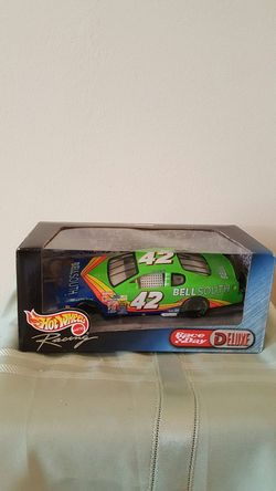 Mattel Collectible Hot Wheels Racing 1:24 Scale Car Bell South#42Race Day Deluxe