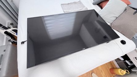 Samsung 50” TV and Wall Mount