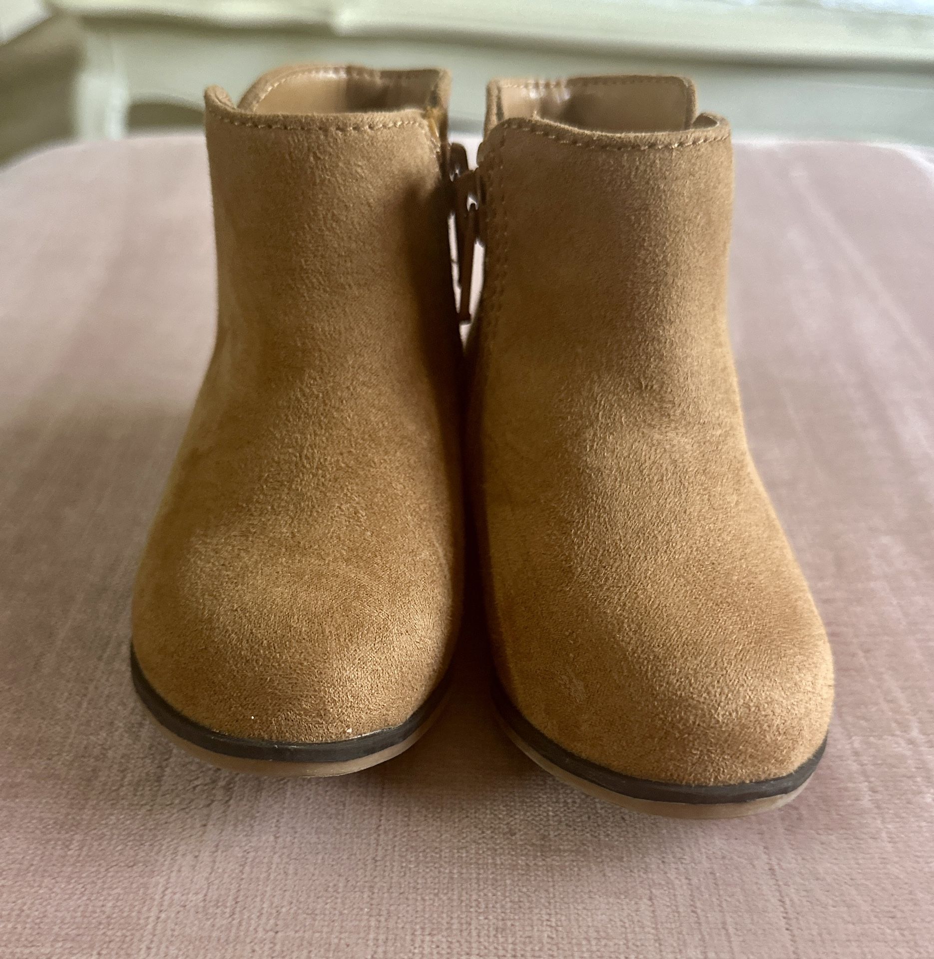 Toddler Girl Size 6 Tan Suede Boots (Still Like New )