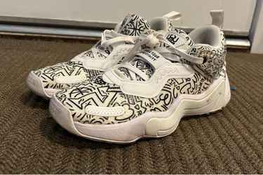 Adidas D.O.N. Issue 3 GCA "Creativity" sneakers size 6- Pick Up Only Highland Park 90042