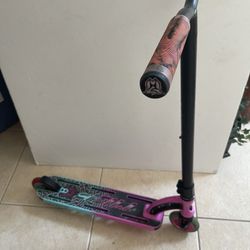 Madd Gear MGP Aluminum Scooter Has extra wide Handle Bars 