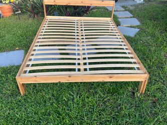 Wood Platform Bed Frame with Slats mattress included