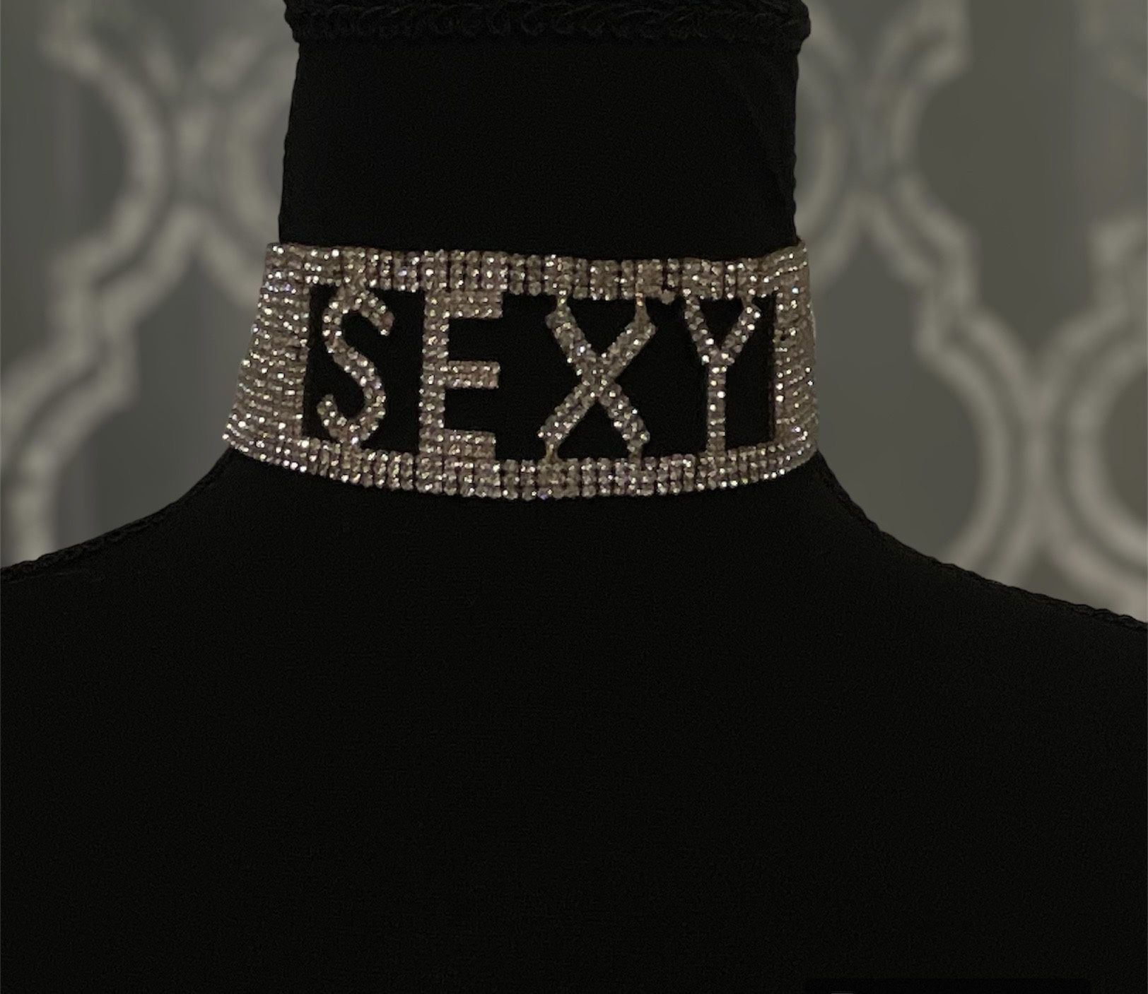 - Sexy - Choker With Beautiful Details.