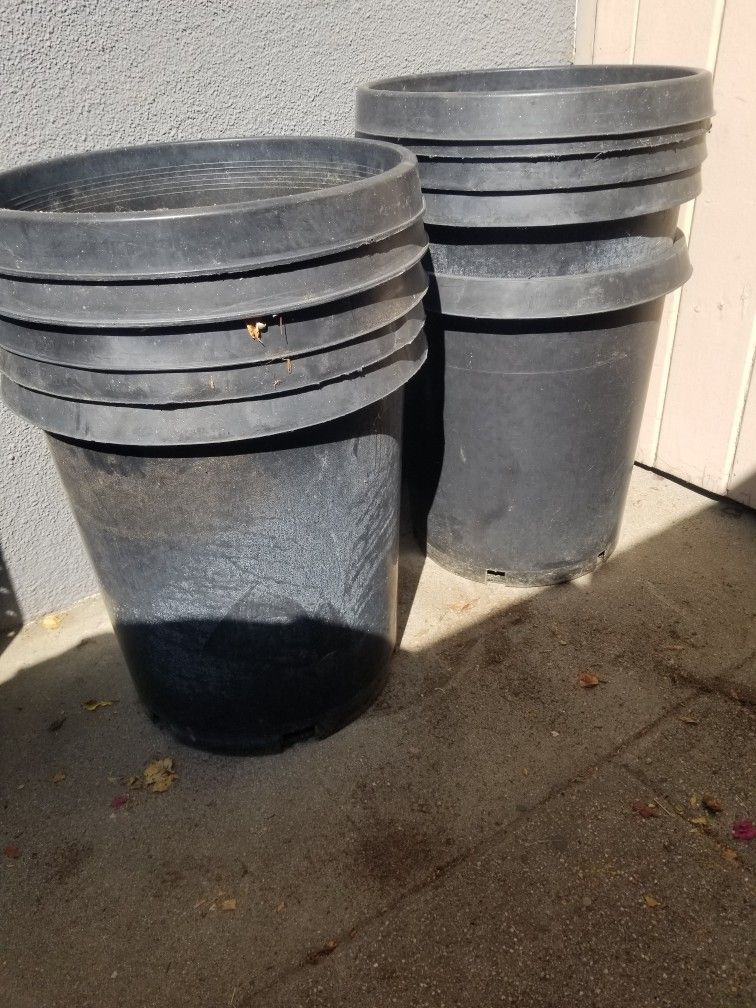 10 Unit. 15 Gallons Black Plastic Pot