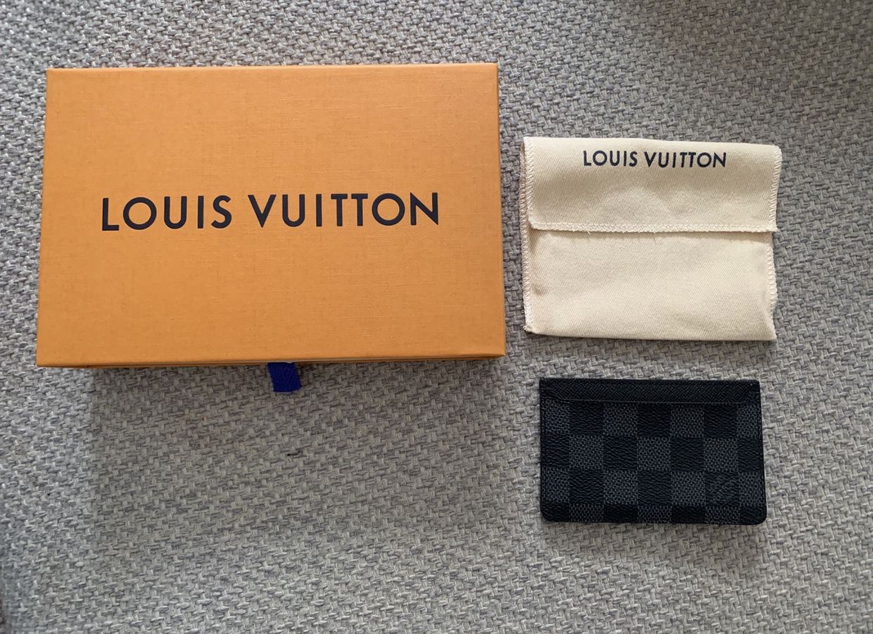 Barely Used Men's Louis Vuitton Wallet for Sale in Portland, OR