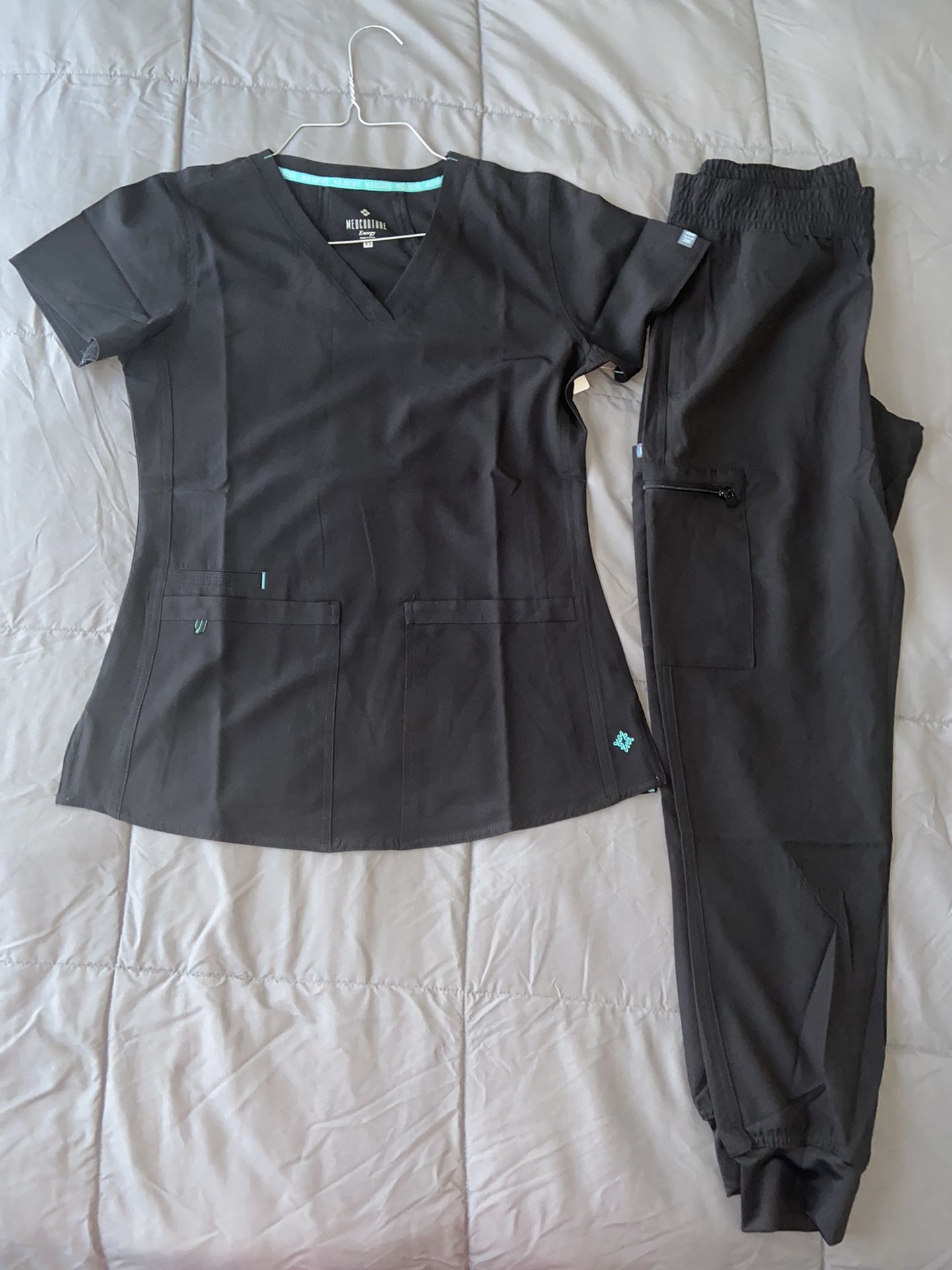 MedCouture scrubs - Please Read Description