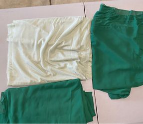 Green, gold and champagne table linens