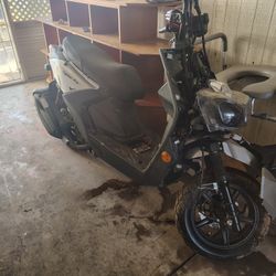 Fighter Pro Moped