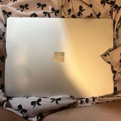 Surface laptop go 2 ( Touchscreen ) 