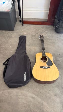 Yamaha Acoustic Guitar with Gig Bag