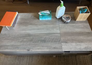 Lift top coffee table