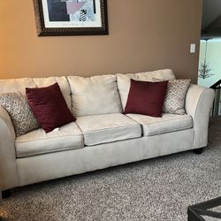 Moving Sale - Very clean pet and smoke free Living room furniture set.