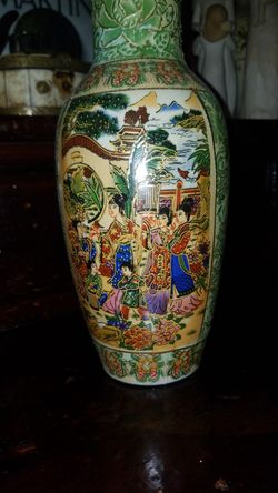 ANTIQUE Japanese Satsuma Vase hand painted 1ft high