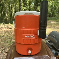 Igloo Drink Cooler With Cup Dispenser