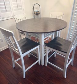 5 pc Dining Set / Kitchen Table & 4 chairs
