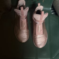 Puma Shoes Size 7 For 5 Dollars I’m Very Good Condition 