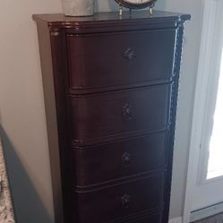 Vintage-Inspired Tall Lingerie Chest – Space-Saving Design