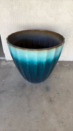OUTDOOR PLASTIC GARDEN POT