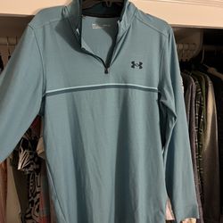 Under armour zip quarter size small