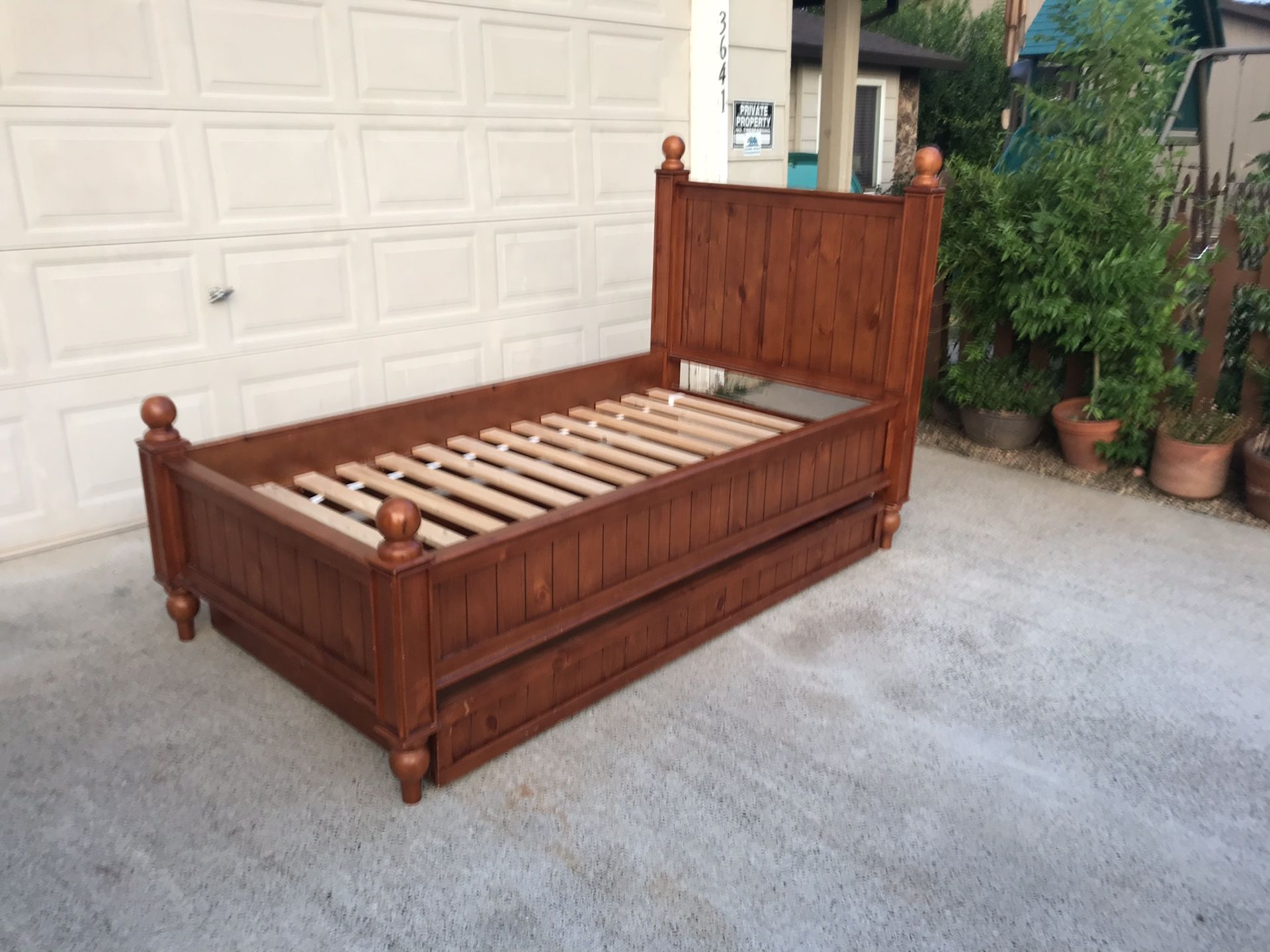 Pottery barn thomas online bed