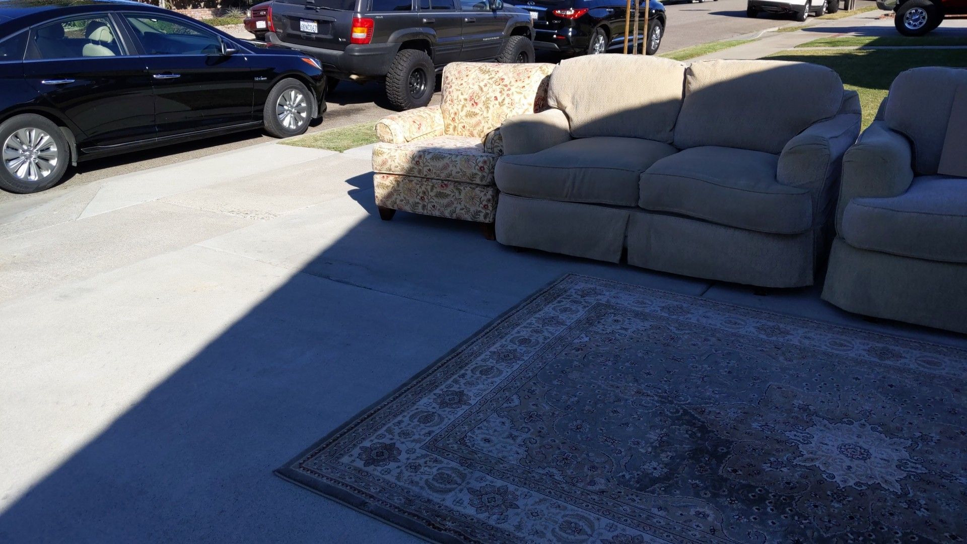 Free furniture, coach loveseat, chair and rug. Pickup today only . Is in fair condition. 7104 El Veloz Way in Buena Park
