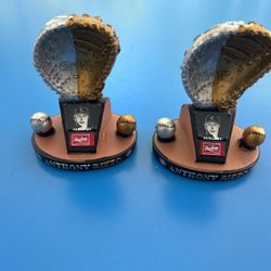 Rawlings Anthony Rizzo Chicago Cubs SGA 2016 Glove Statue | Qty: 1