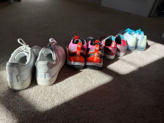 Lot of 4 Pairs Women's Nike Sneakers
