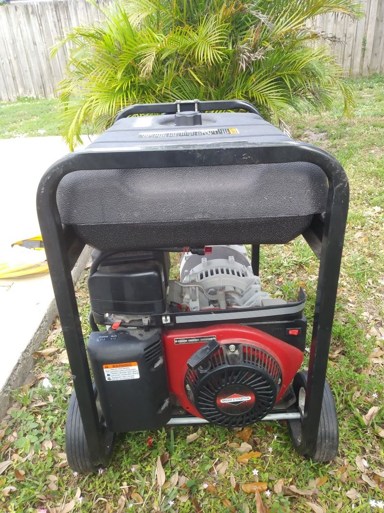 Briggs & Stratton Emergency Power Generator 5250 Running Watts 7350