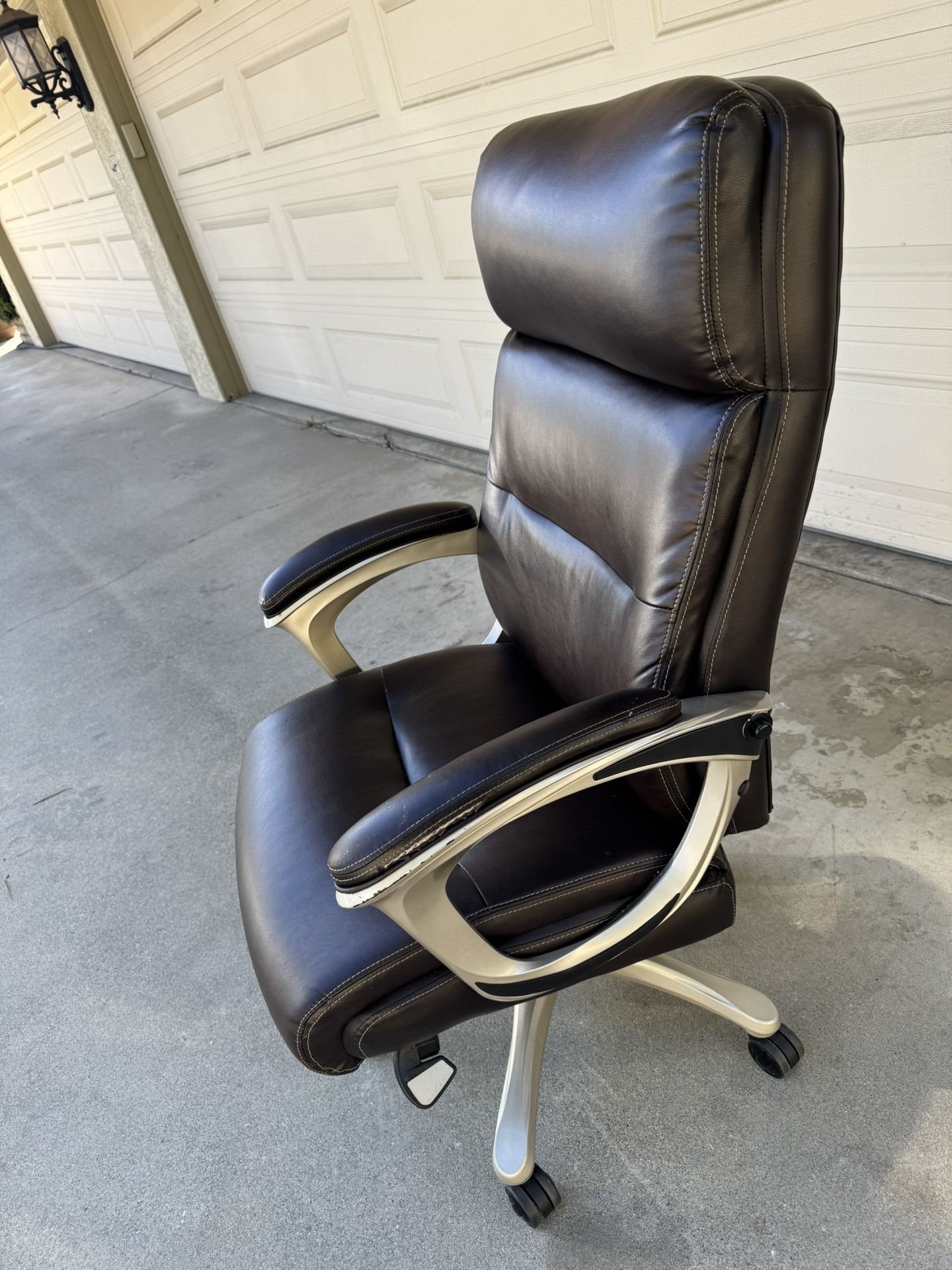 LaZBoy Desk Chair for Sale in Ontario, CA OfferUp