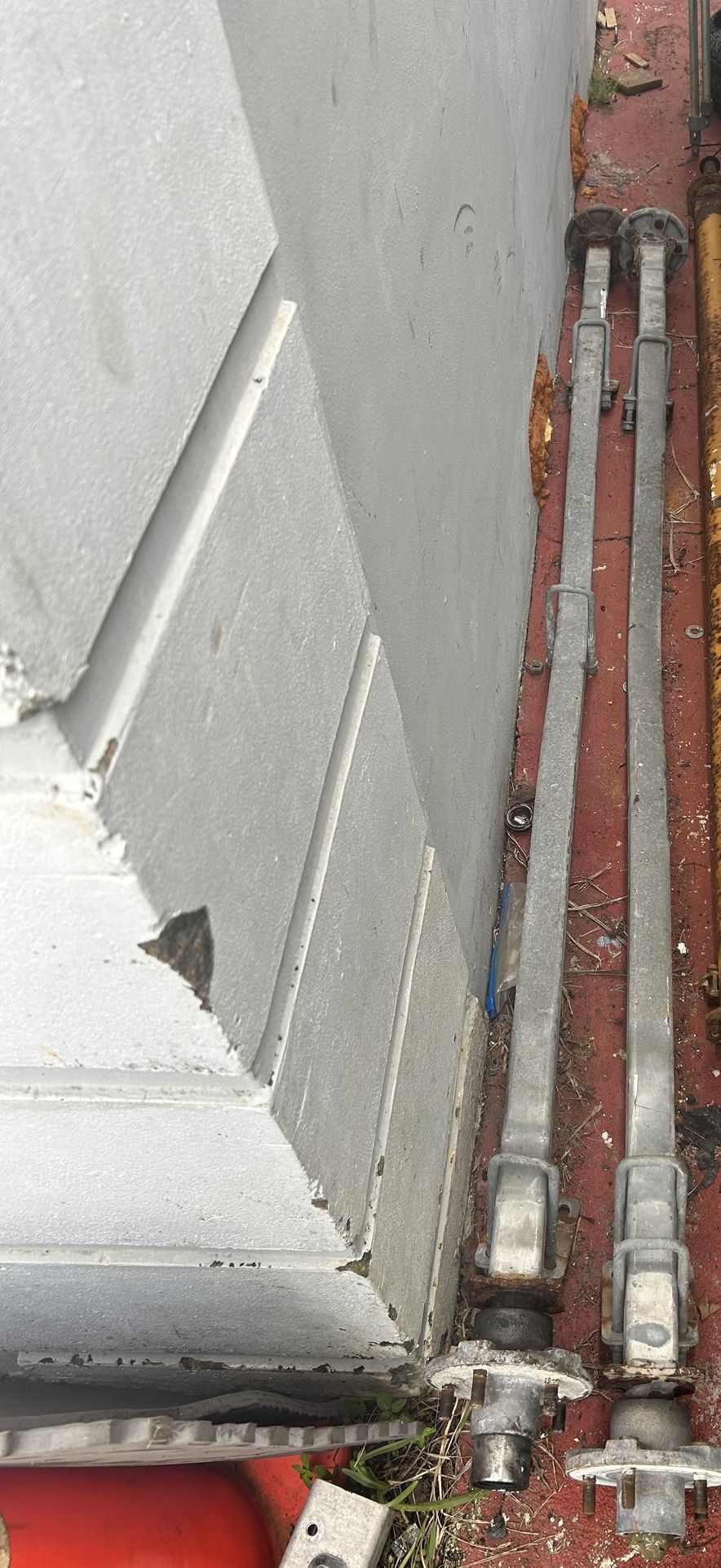 V Shaped Axles 5 Lug Hubs On Them