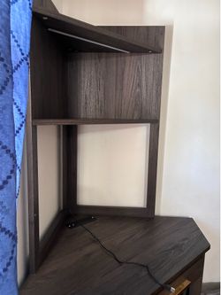 Corner desk