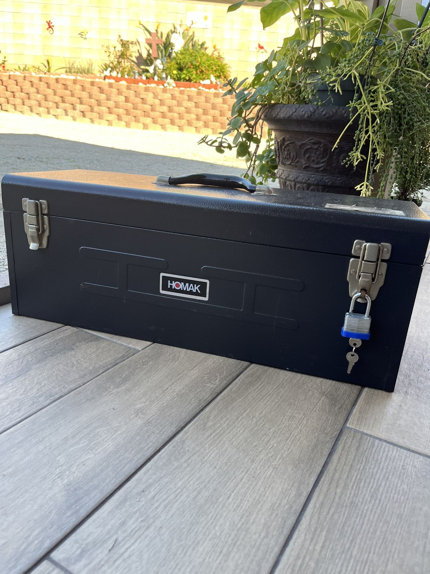 Beautiful Vintage Metal Toolbox 🧰 Metal Handle Lockable Latch Tray/