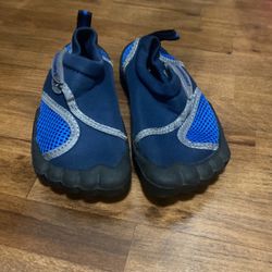 Water Beach Shoes Size 9T 