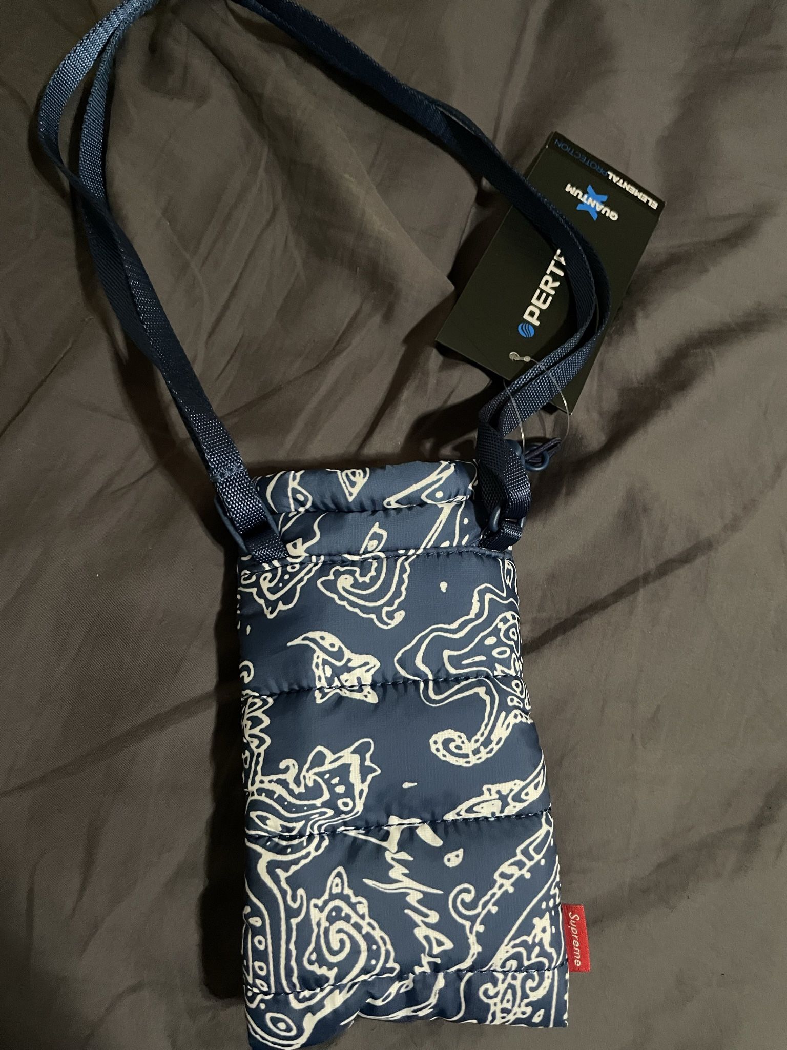 バッグ Supreme Puffer Pouch \"Blue Paisley\" Supreme Puffer Pouch 