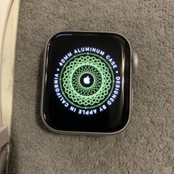 40 Mm Silver Apple Watch Series 4 