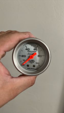 Auto meter fuel pressure gauge