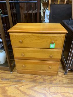 Vtg Small 3 Drawer Chest Of Drawers Dresser