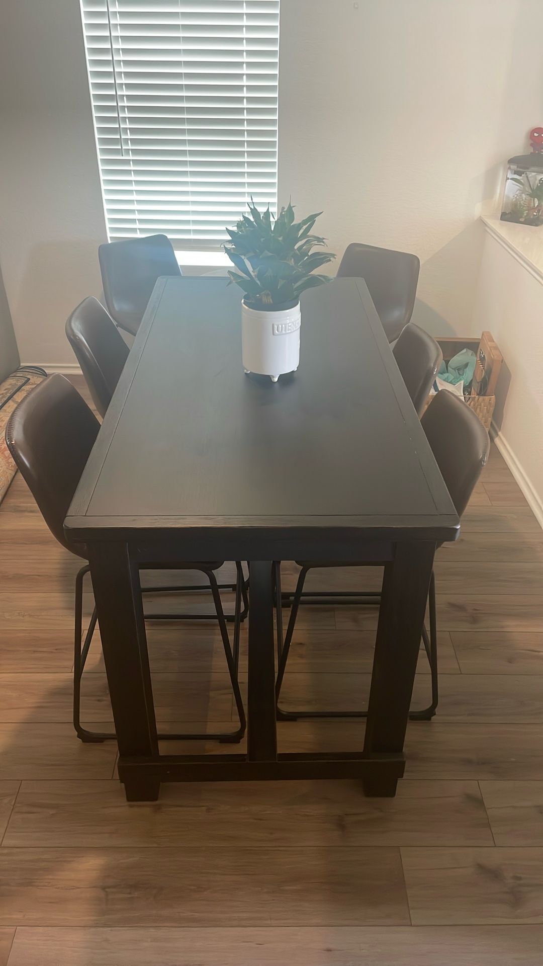 Dining Table & Leather Chairs
