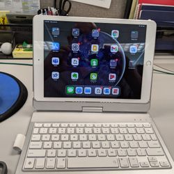 IPAD BLUETOOTH KEYBOARD AND CASE