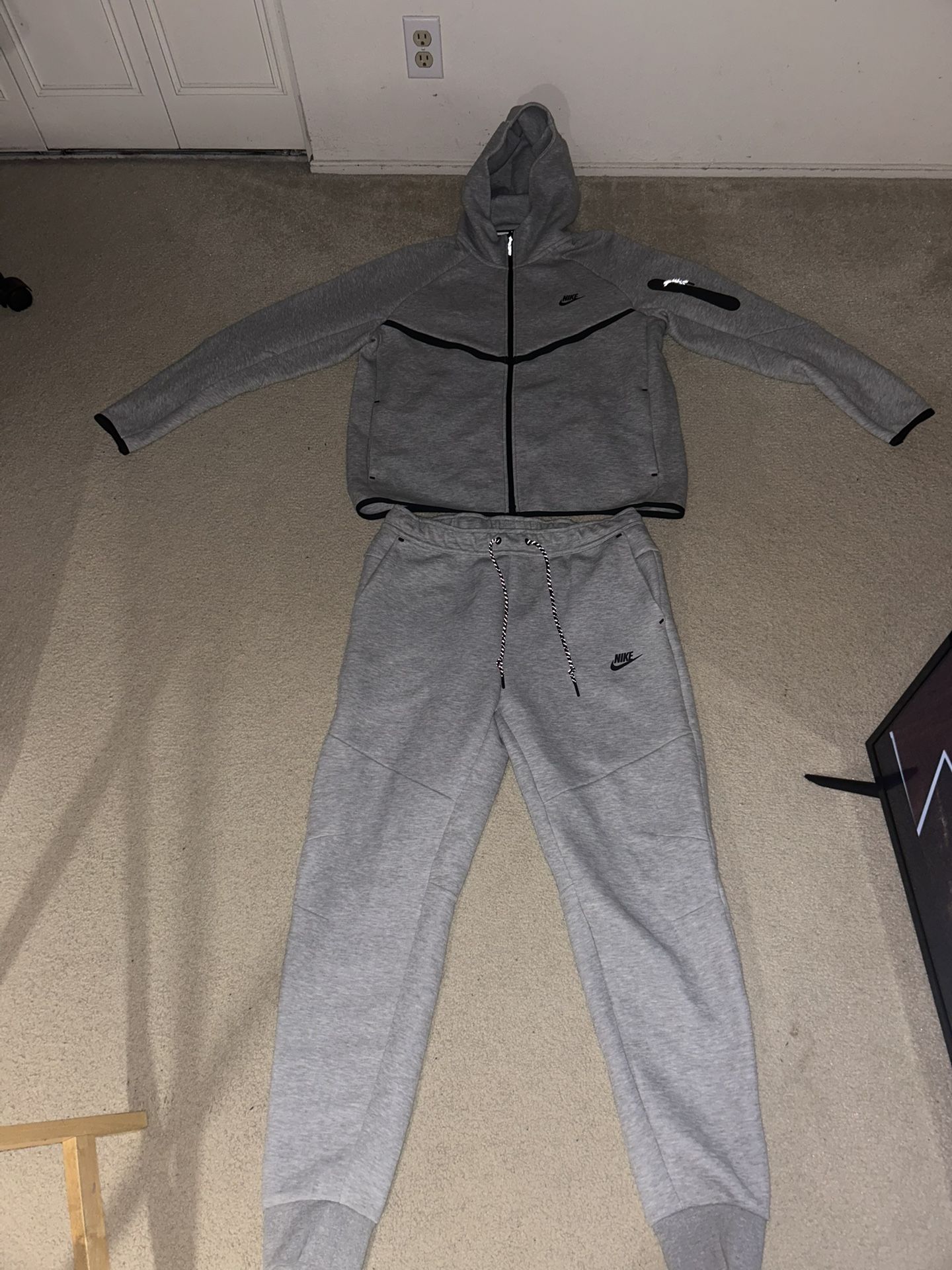Grey Nike Tech Fleece