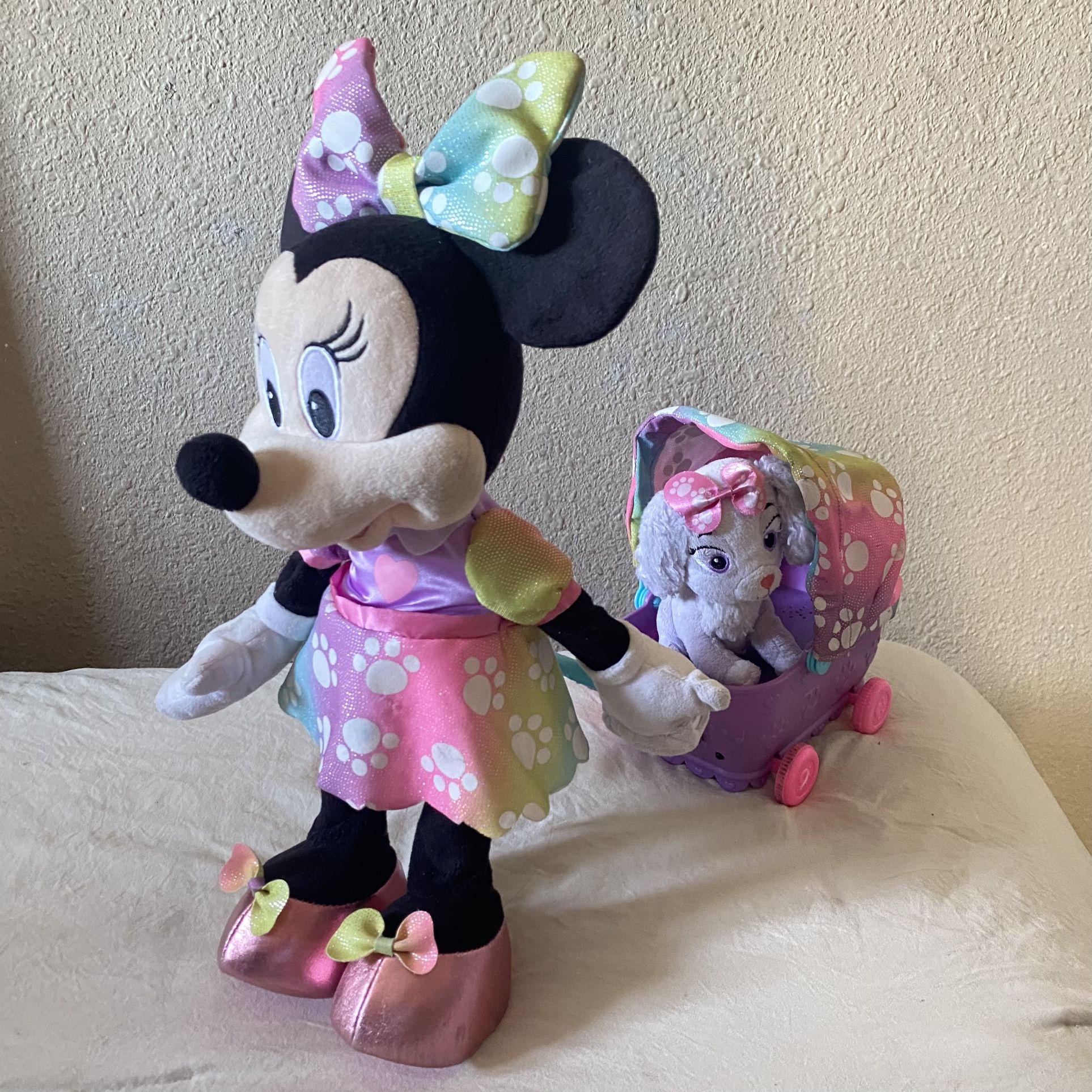 Disney's Minnie Mouse Waggin' Wagon Feature Plushes and Vehicle Playset by Just Play