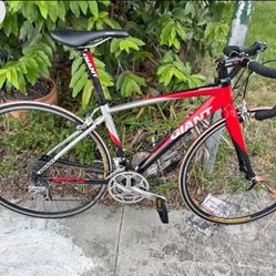 🚲 FOR SALE: “GIANT” ALUMINUM ROAD BIKE – EXCELLENT CONDITION – $450 FIRM