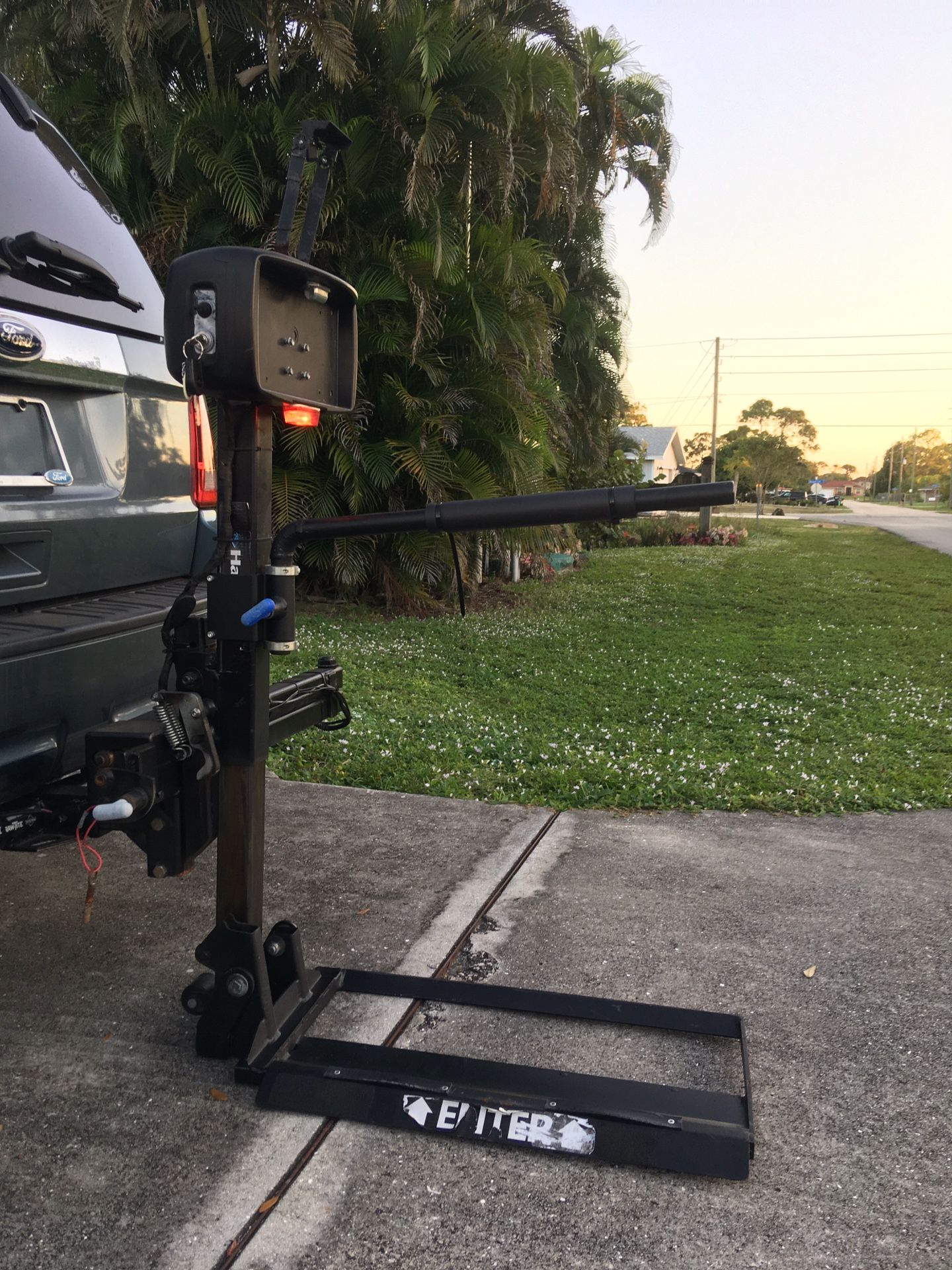 Power Wheelchair Lift / in 2” hitch - D/C Powered
