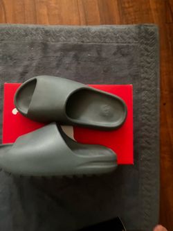 Yeezy slides size 9